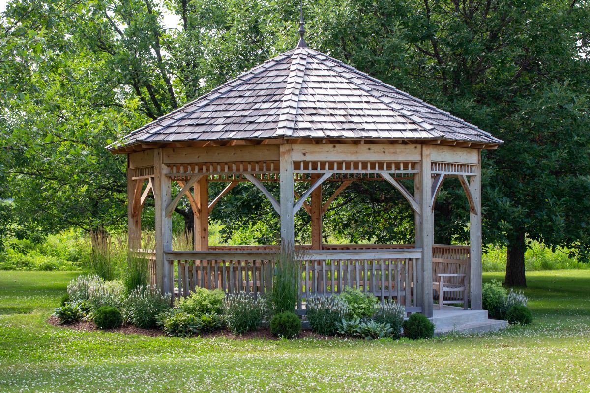 come rinnovare gazebo in legno sbiadito