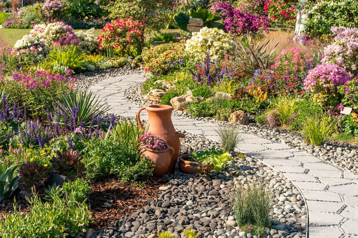idee di camminamenti in giardino