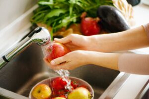 conservare la frutta lavandola con l’aceto