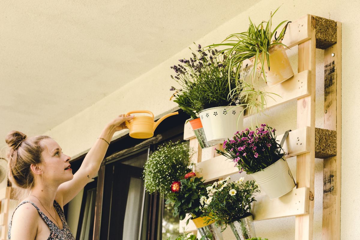 arredare il balcone con oggetti riciclati