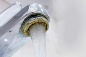 Rubinetti pieni di calcare
