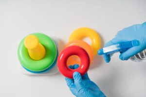 come disinfettare i giocattoli
