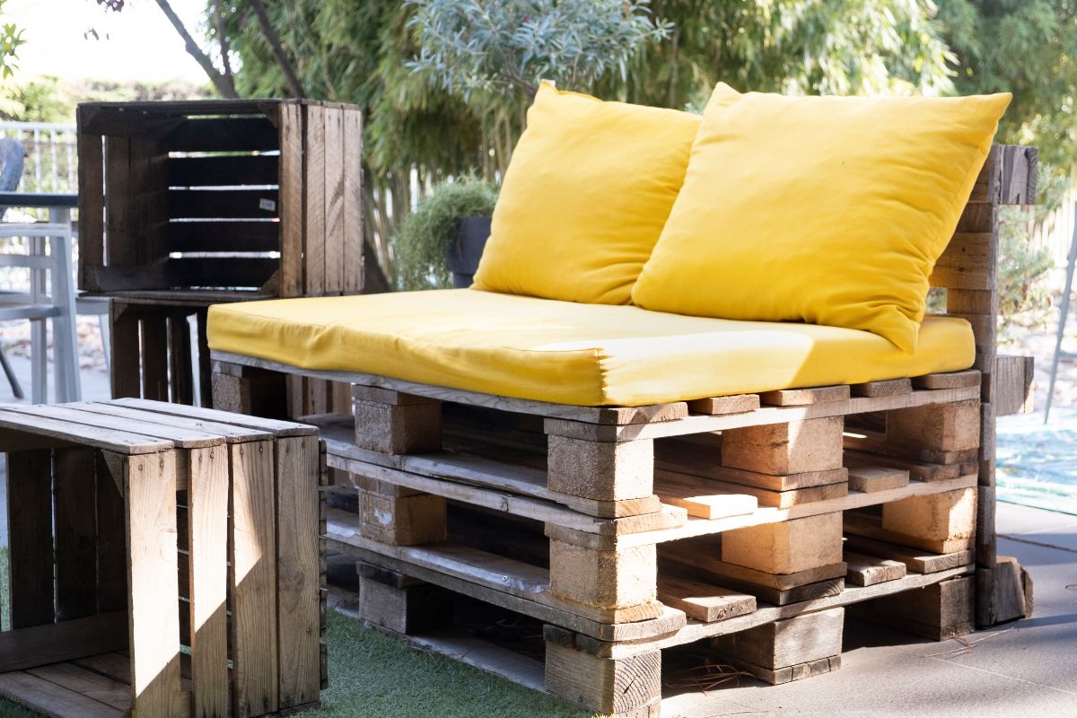 tavolino da terrazzo con cassette di legno