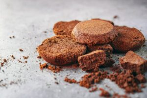 fondi del caffè sulle petunie