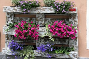 fioriera a parete con pallet
