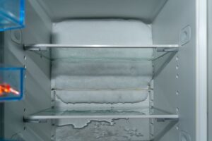 sbrinare la parete posteriore del frigo
