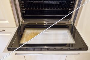 pulire il forno durante la notte