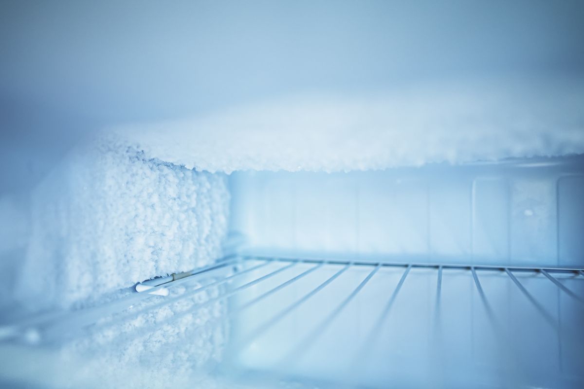 l’errore da non fare quando sbrini il freezer