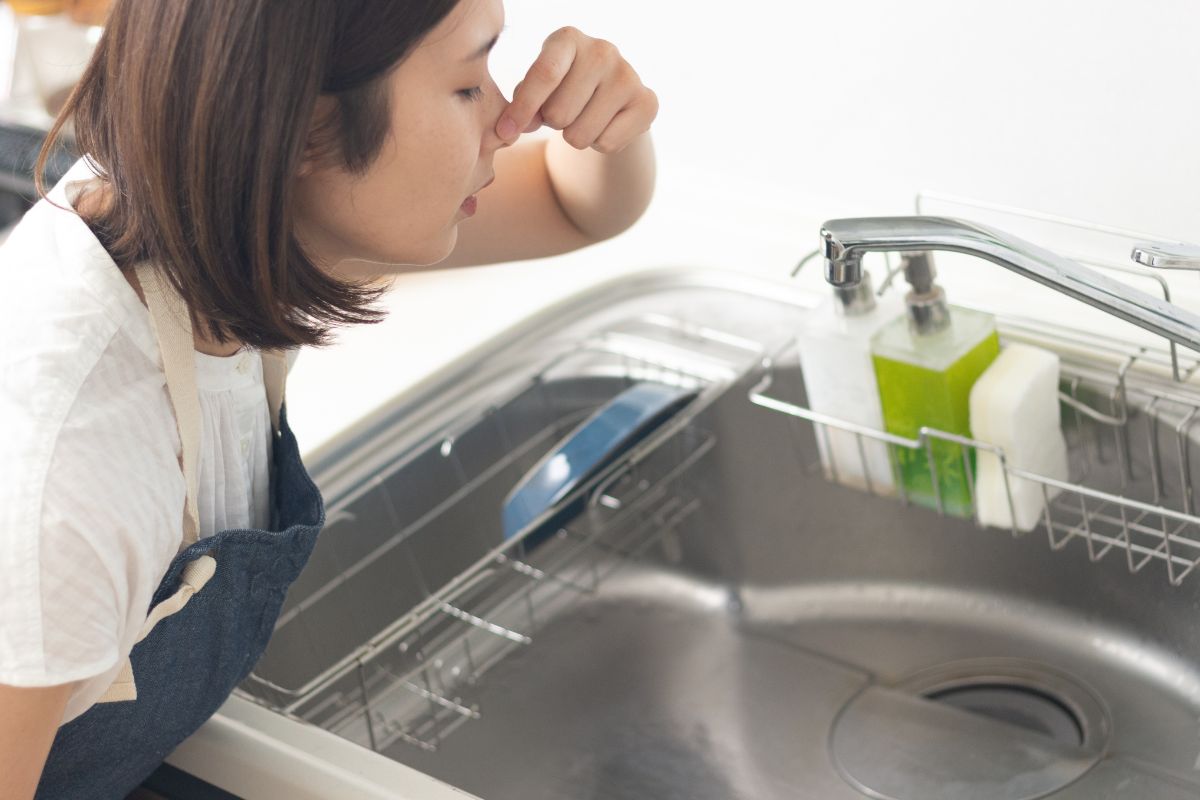 come eliminare il cattivo odore dal lavandino