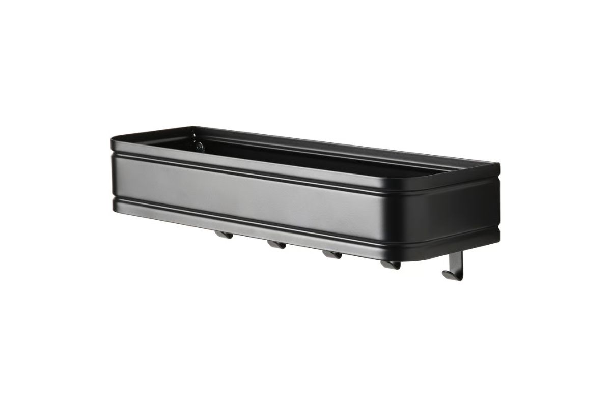 Mensola IKEA LILLASJÖN: metallo nero, 5 ganci e design essenziale. Ordine e stile in bagno a 5,50€, solo fino al 17 agosto.