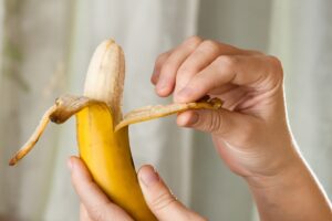 lucidare l’acciaio con buccia di banana