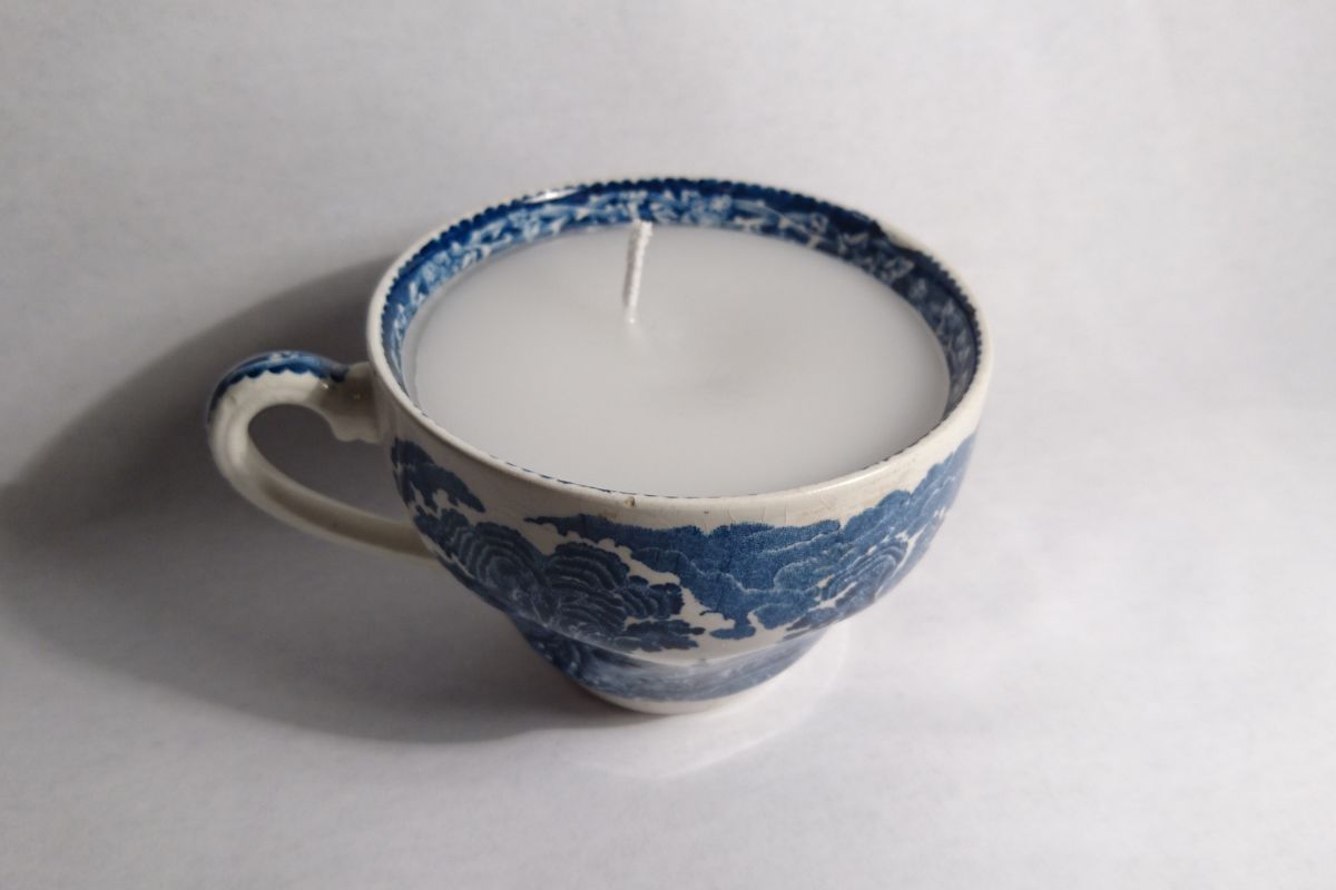 come creare una candela in tazza vintage