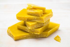 cera d’api per nutrire i mobili in legno