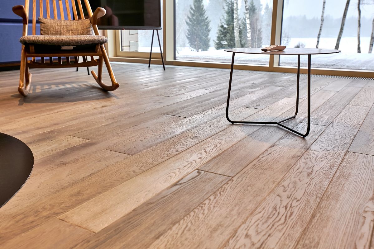 come mascherare i graffi sul parquet