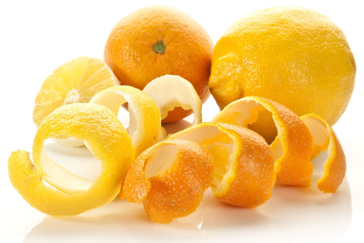 sacchetti profumati con fiori secchi e bucce d’agrumi