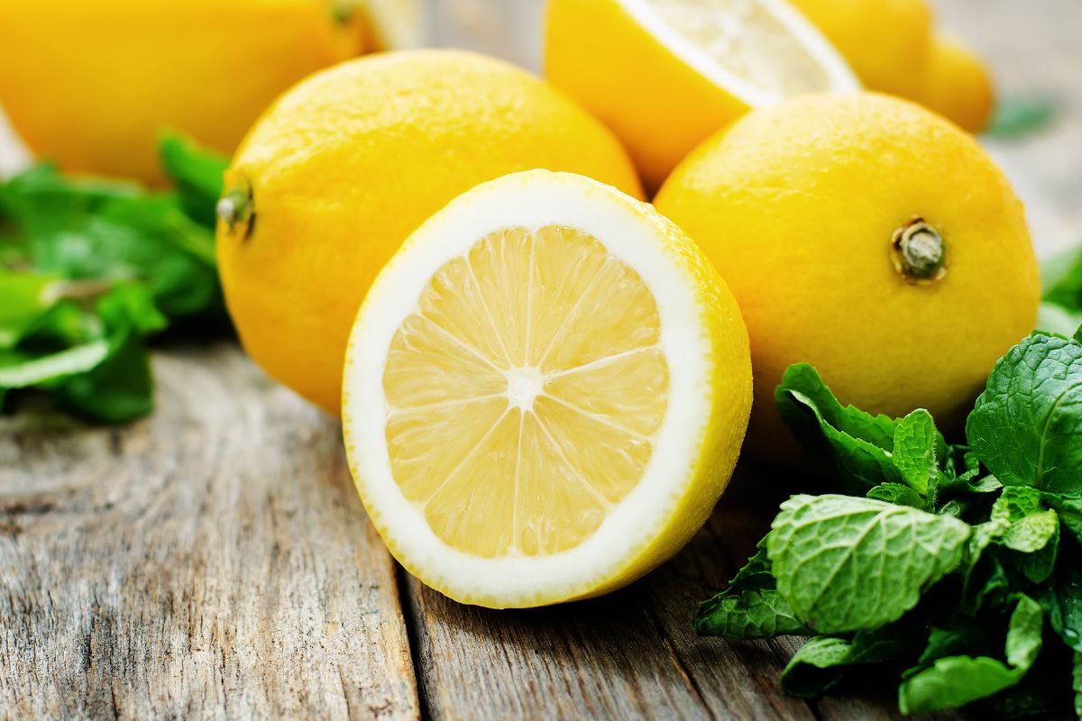 trucco del limone nel microonde