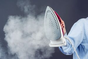 come pulire la piastra del ferro da stiro