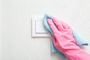 pulire gli interruttori in 2 minuti
