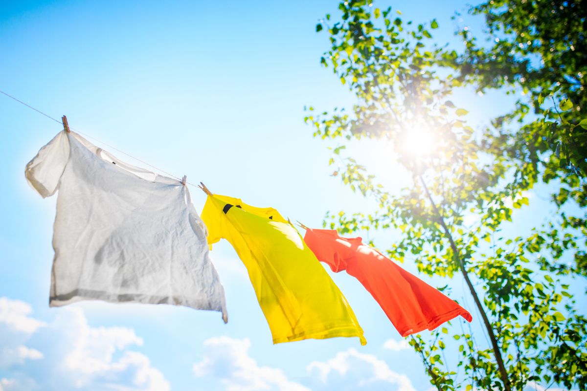 come ravvivare i colori sbiaditi dei vestiti