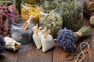 fiori secchi e bucce d’agrumi per sacchetti profumati