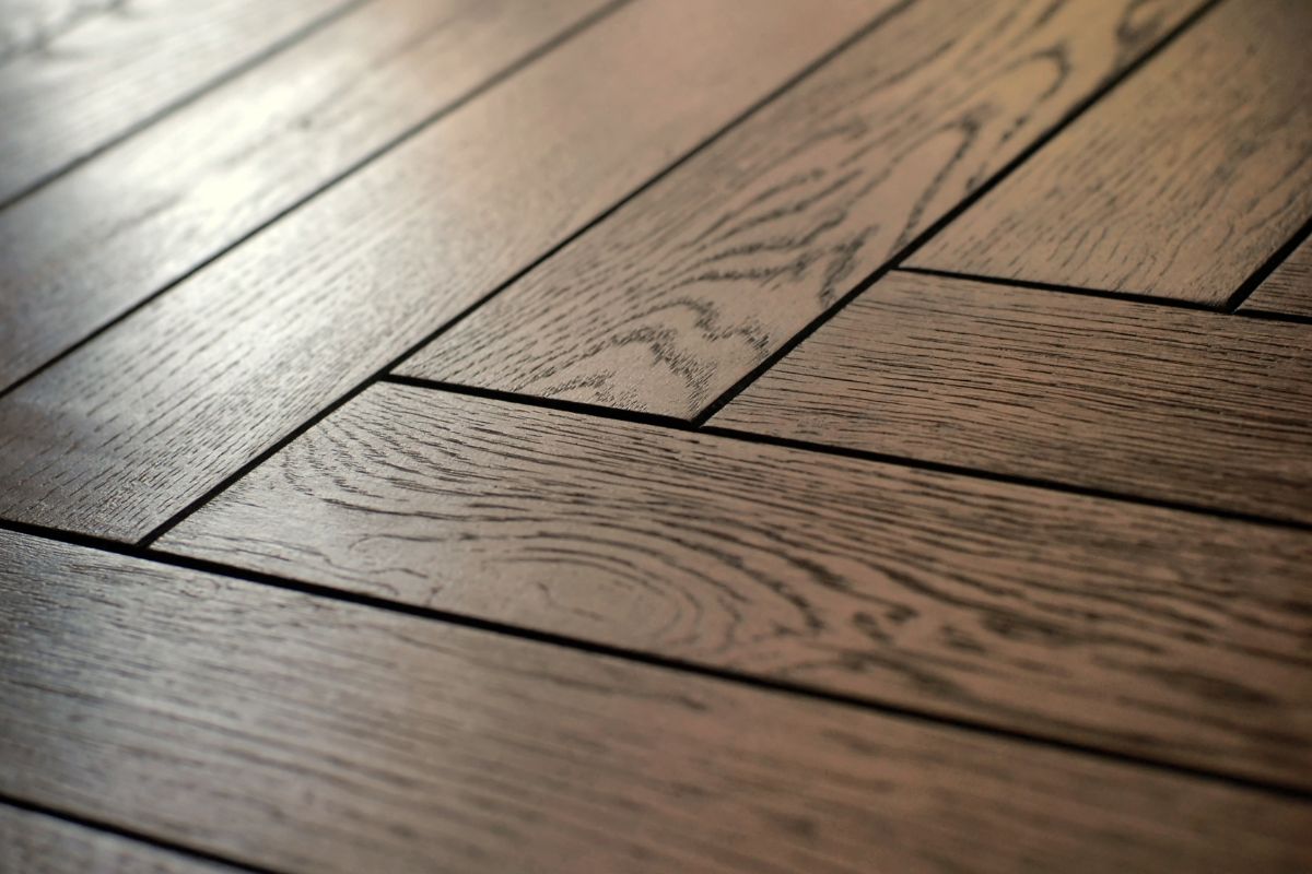 pulire giunzioni del parquet