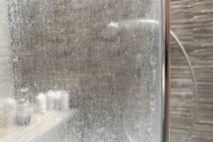 rimedio naturale per calcare nella doccia