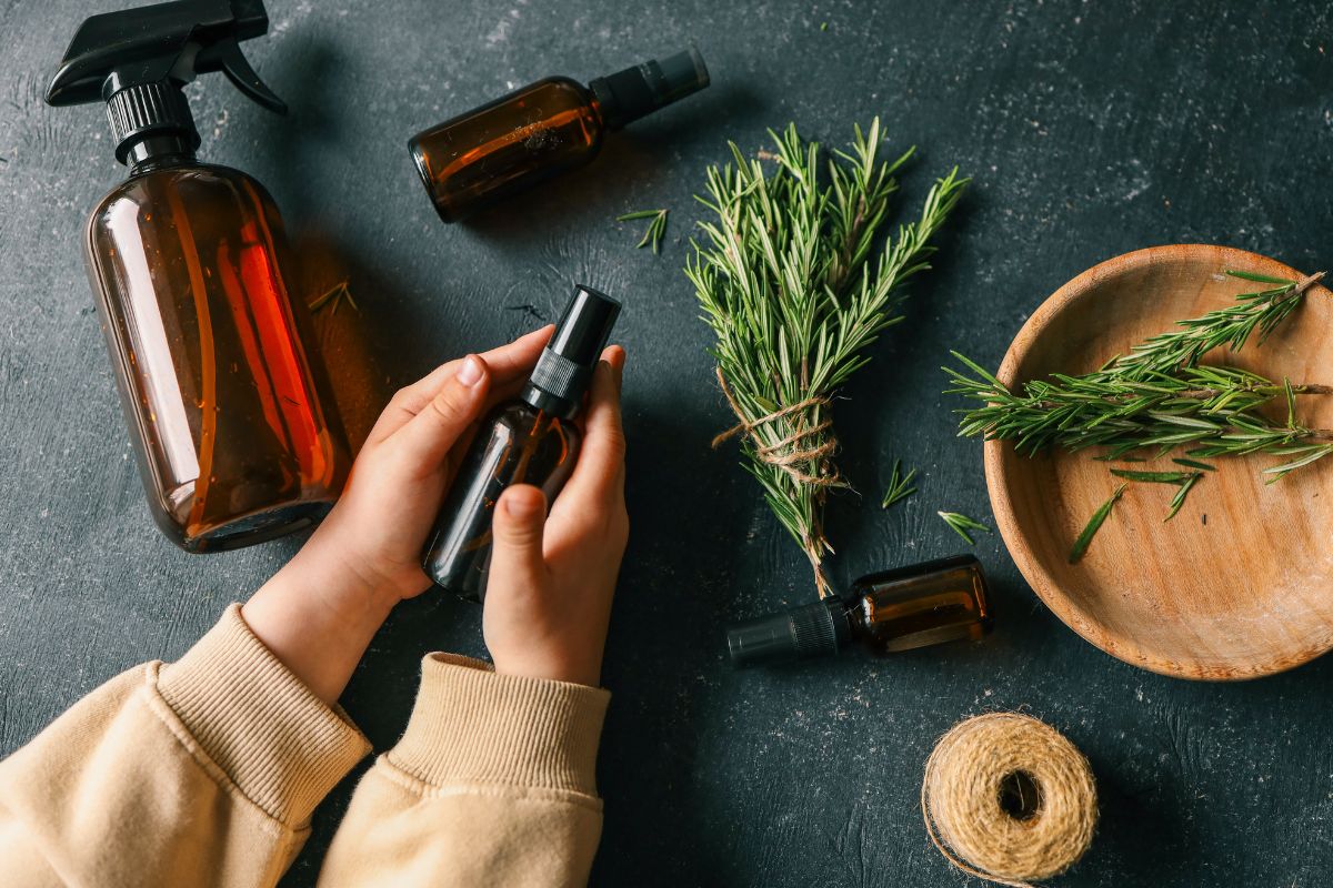 infuso con foglie aromatiche contro parassiti