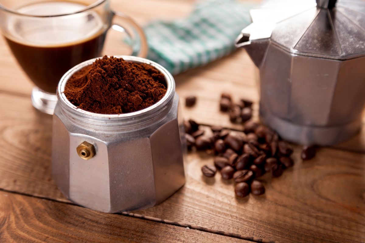 come usare il caffè contro gli odori