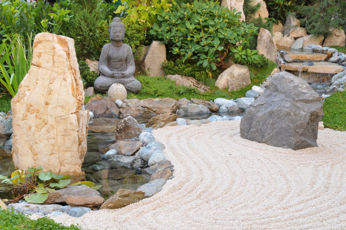 giardino zen in autunno