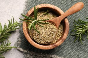 elimina insetti con rosmarino secco